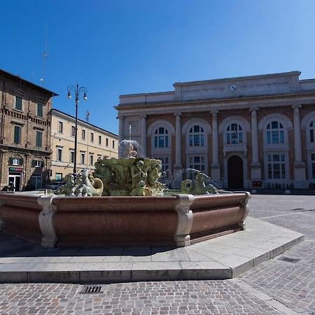 Rossini Home Pesaro Vicino Al Teatro Rossini By Yohome Luaran gambar